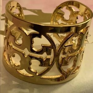 TORY BURCH WOMENS GOLD PLATED EMBLEM LARGE LOGO CUFF SHINY & BRIGHT 6.5”X 1.5”